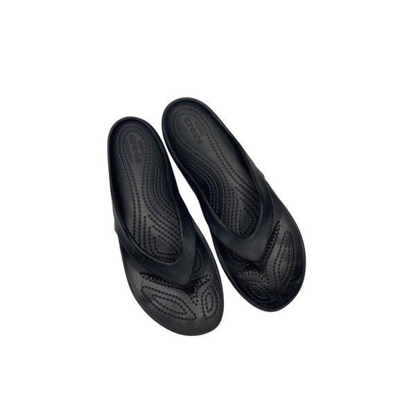 CROCS Black Thong  Comfortable Flip flop beach sandal womens size 7 - Picture 1 of 5